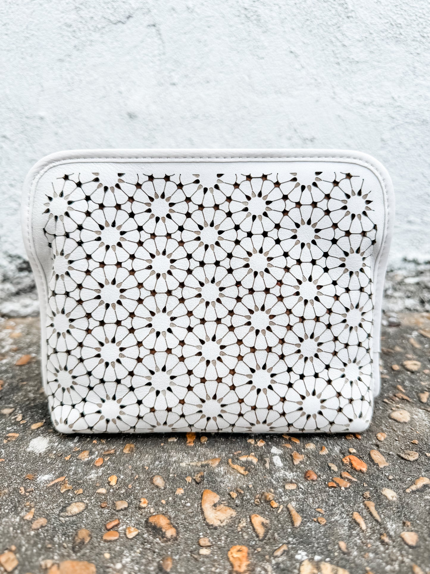 Beauty Cosmetic Pouch Ecru Daisy Perf