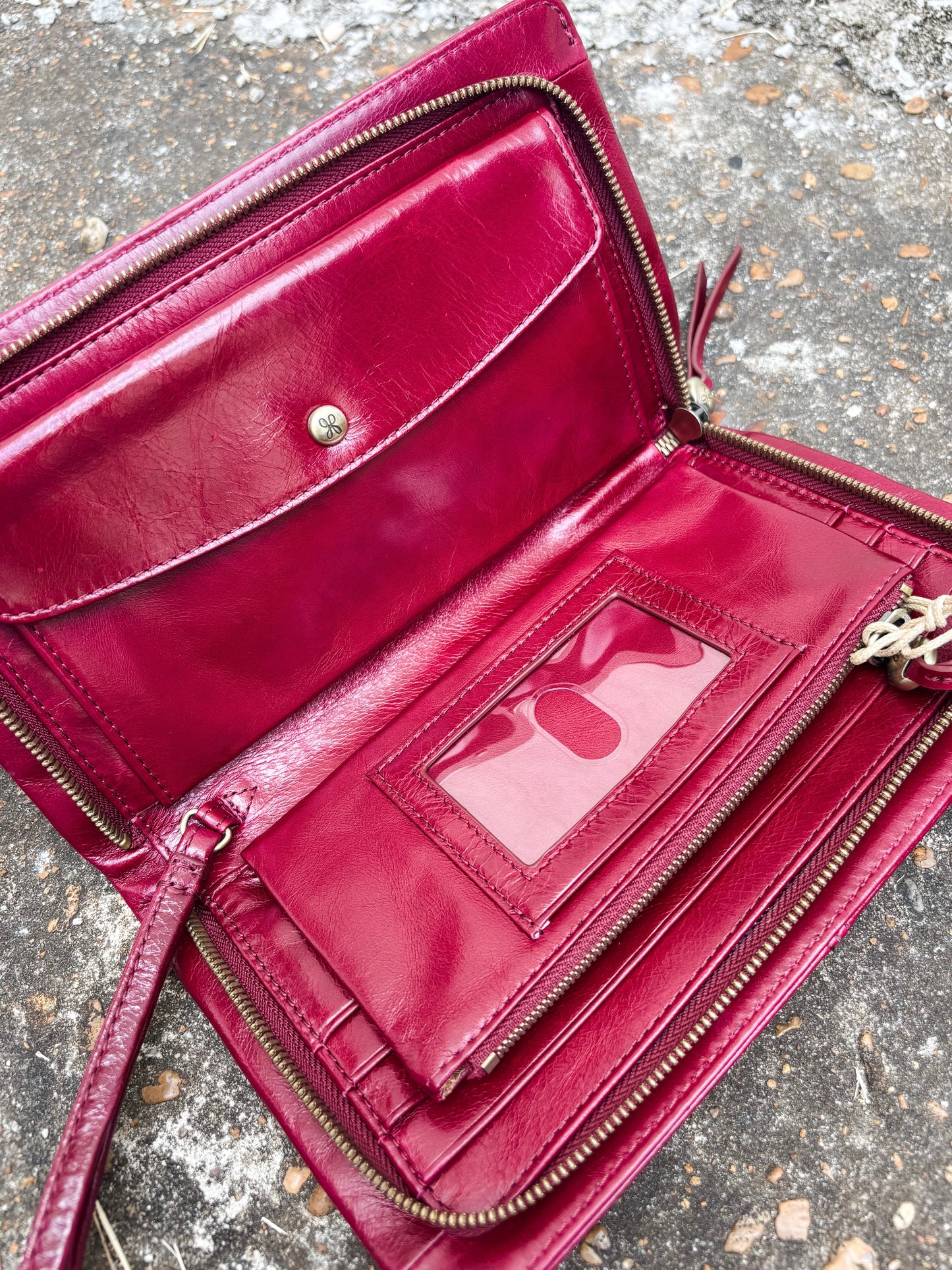 Evolve Wristlet Saddleberry