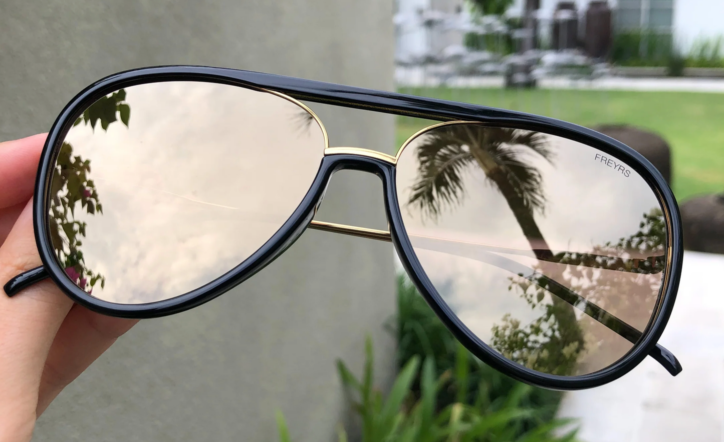 Shay Black/Gold Mirror Sunglasses