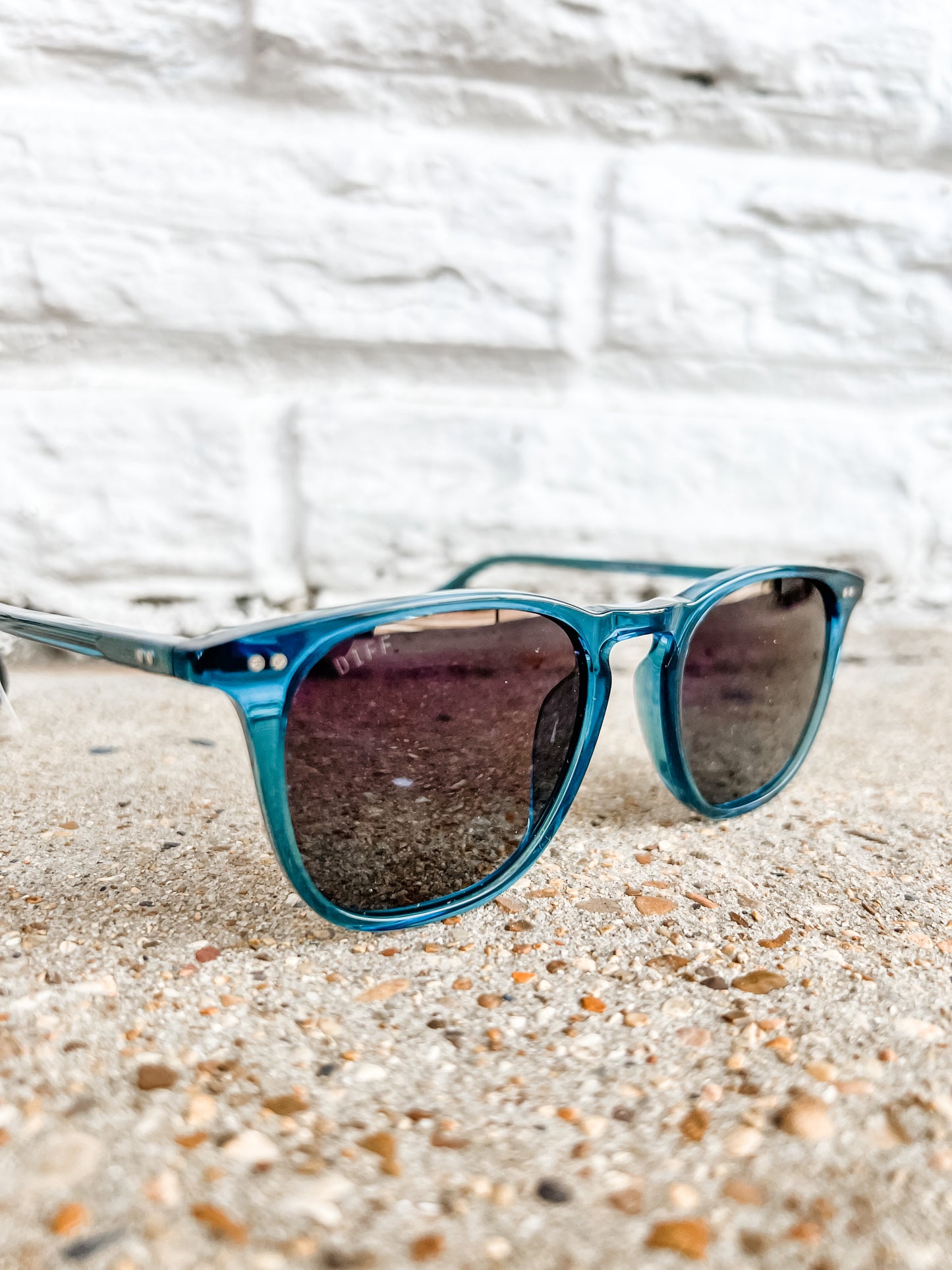 Maxwell Deep Aqua Blue Gradient Polarized