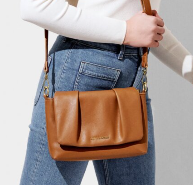 Mischa Slouch Bag Tan