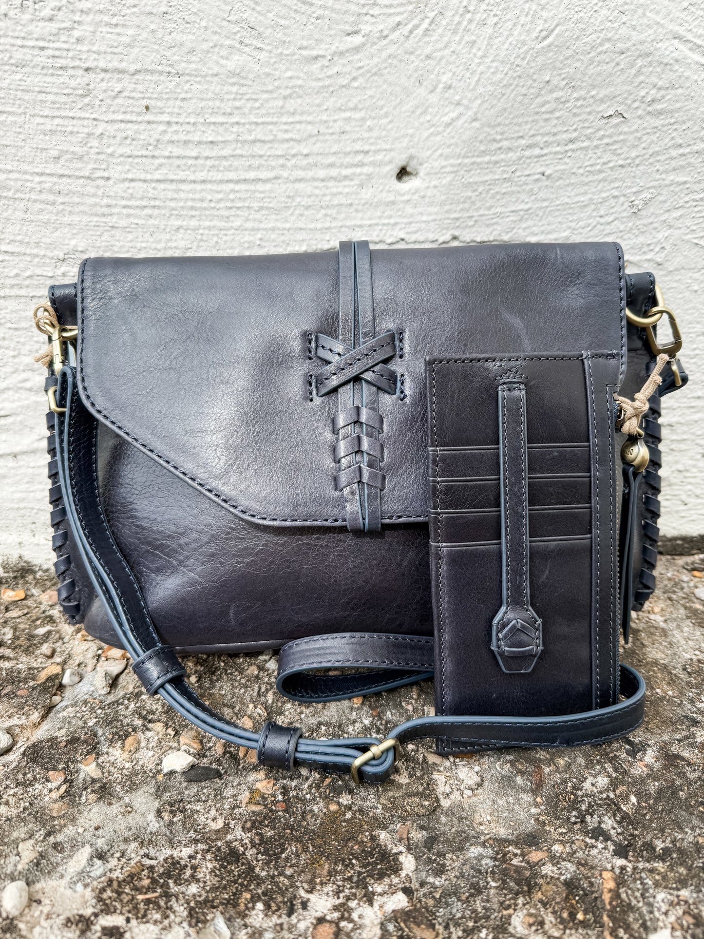Expedition Shoulder Crossbody Navy