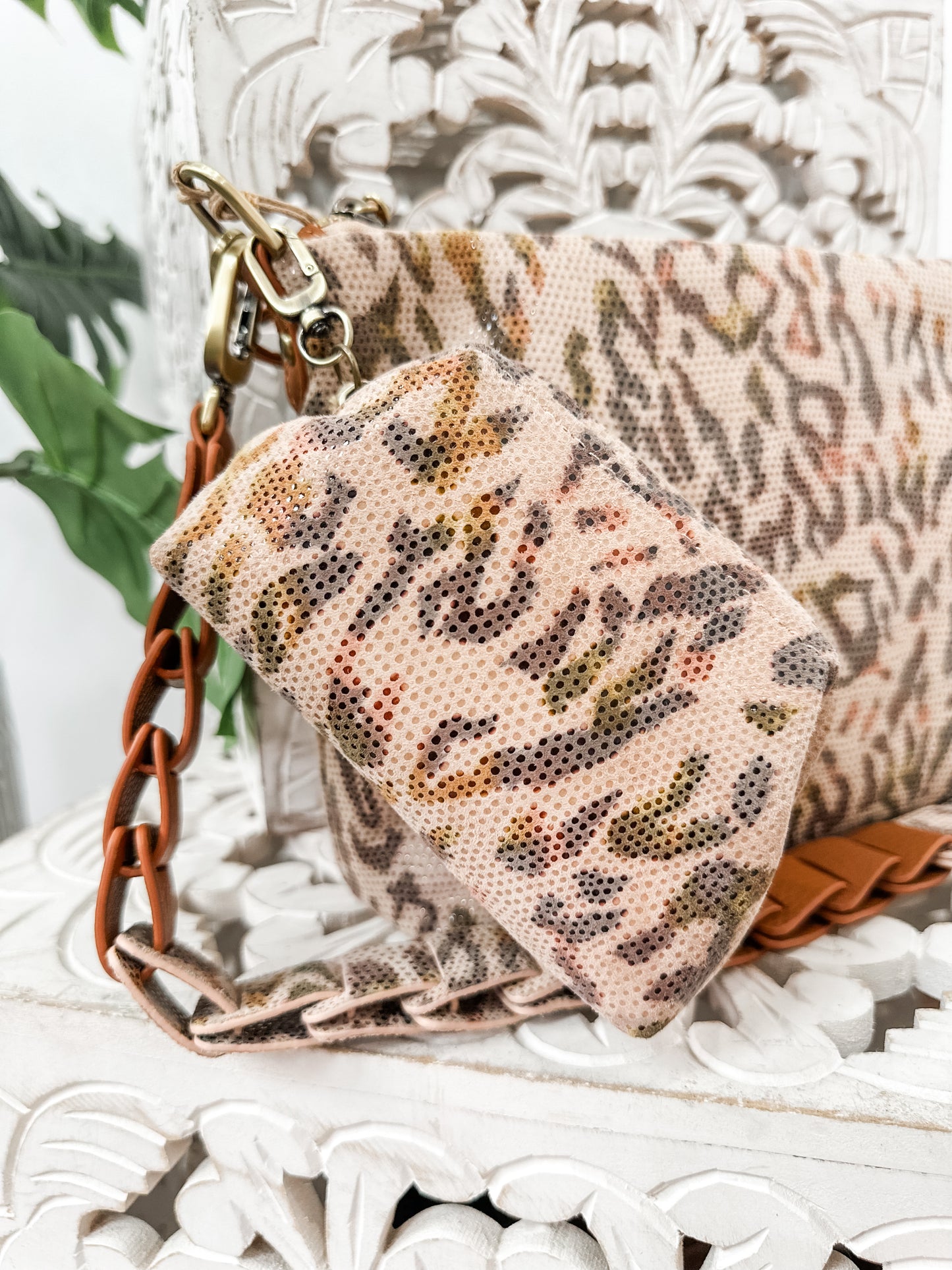 Nila Pouch in Summer Safari