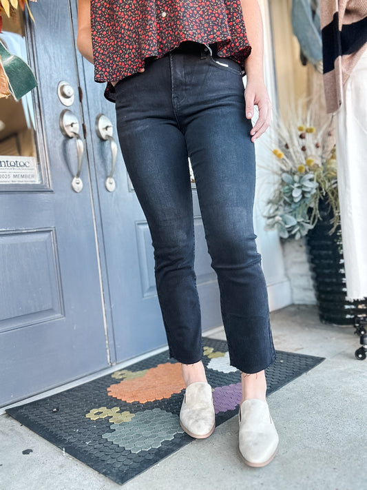 Super Fit Black Mid Rise Straight Jeans