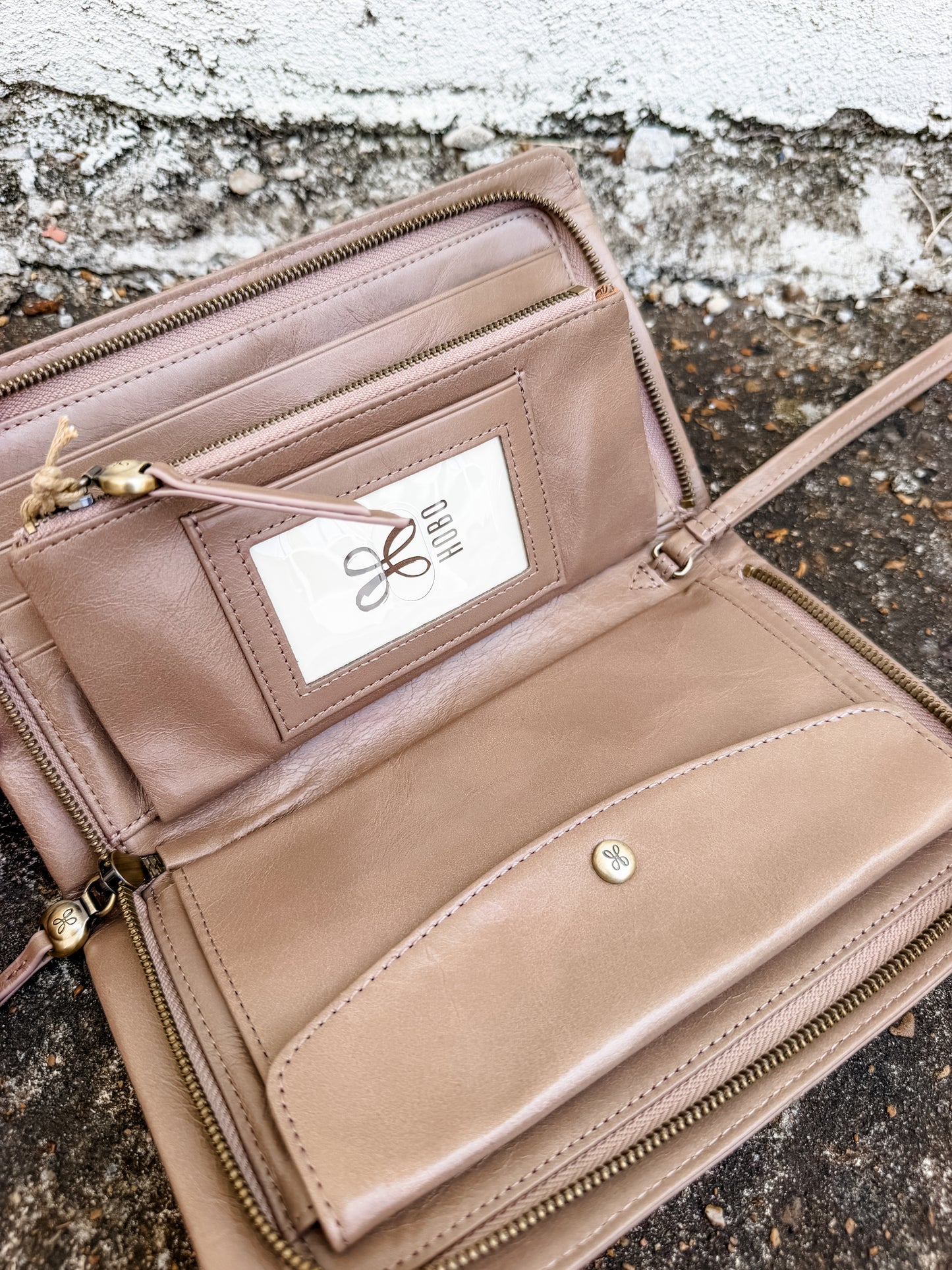 Evolve Wristlet Woodsmoke