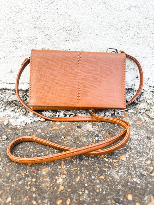Essential Wallet Crossbody Lion