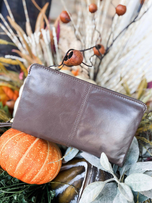 Evolve Wristlet Heartstone