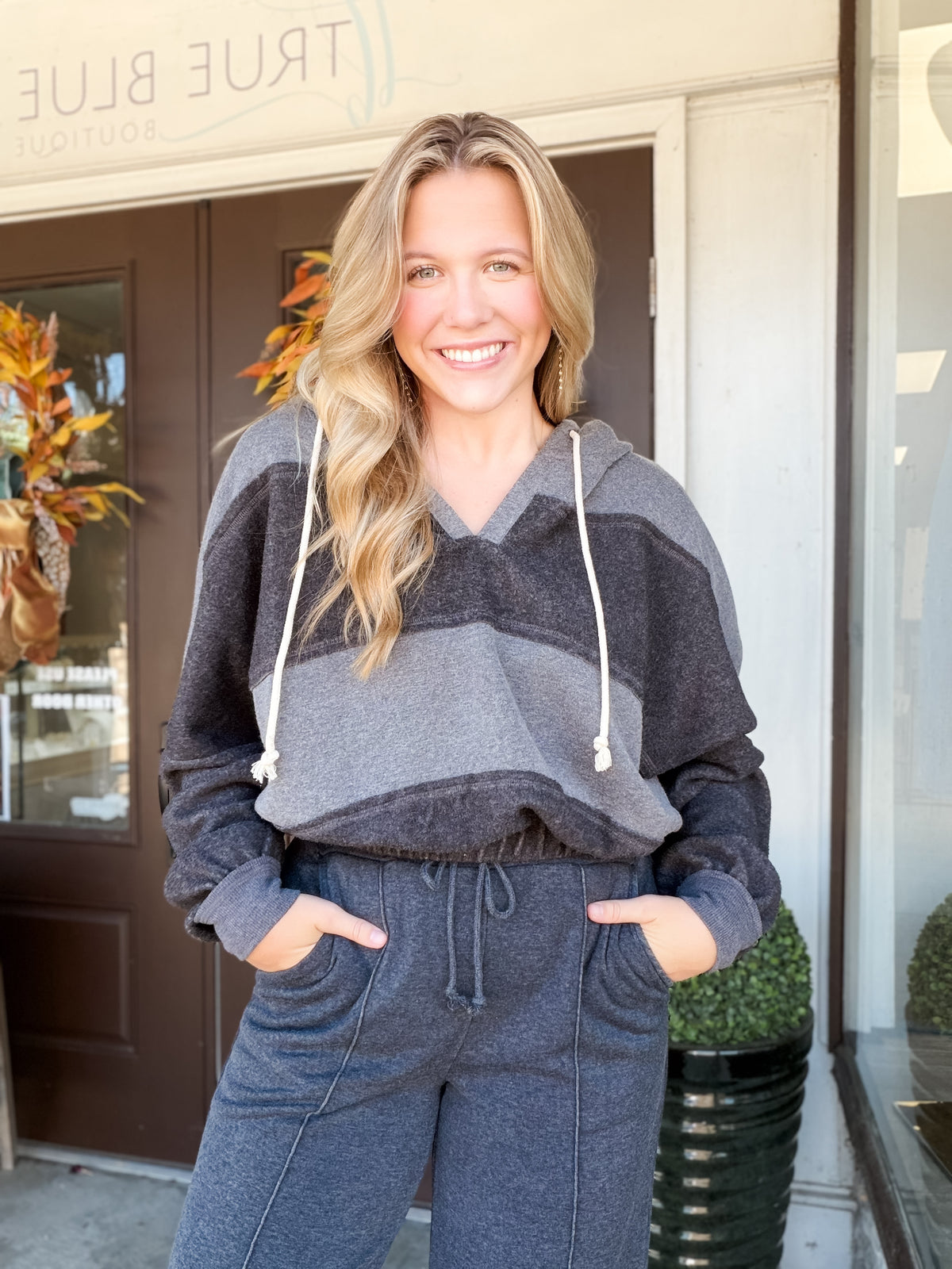 Grayscale Flow Top