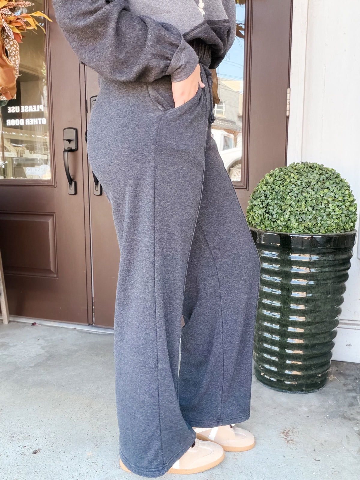 Noir Lights Pants