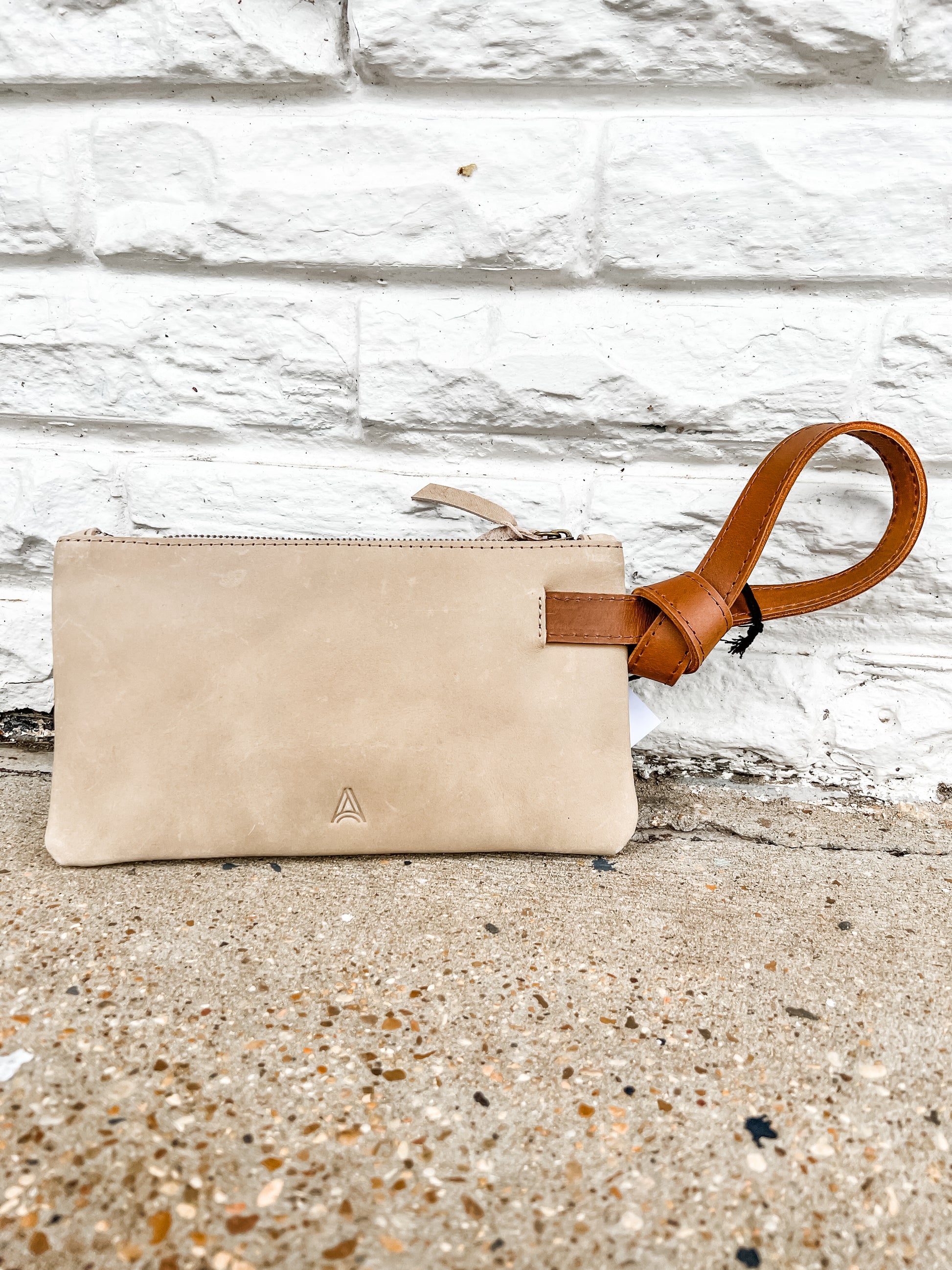 Rachel Wristlet Pebble/Whiskey – True Blue Boutique - Main Image