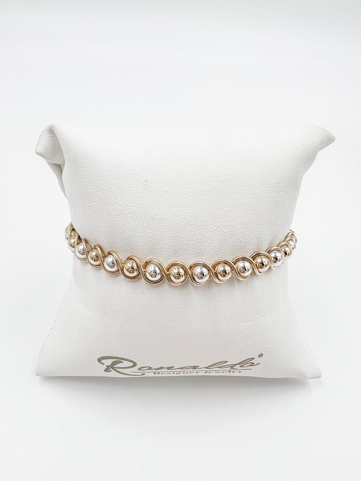 Finishing Touch Bracelet Gold