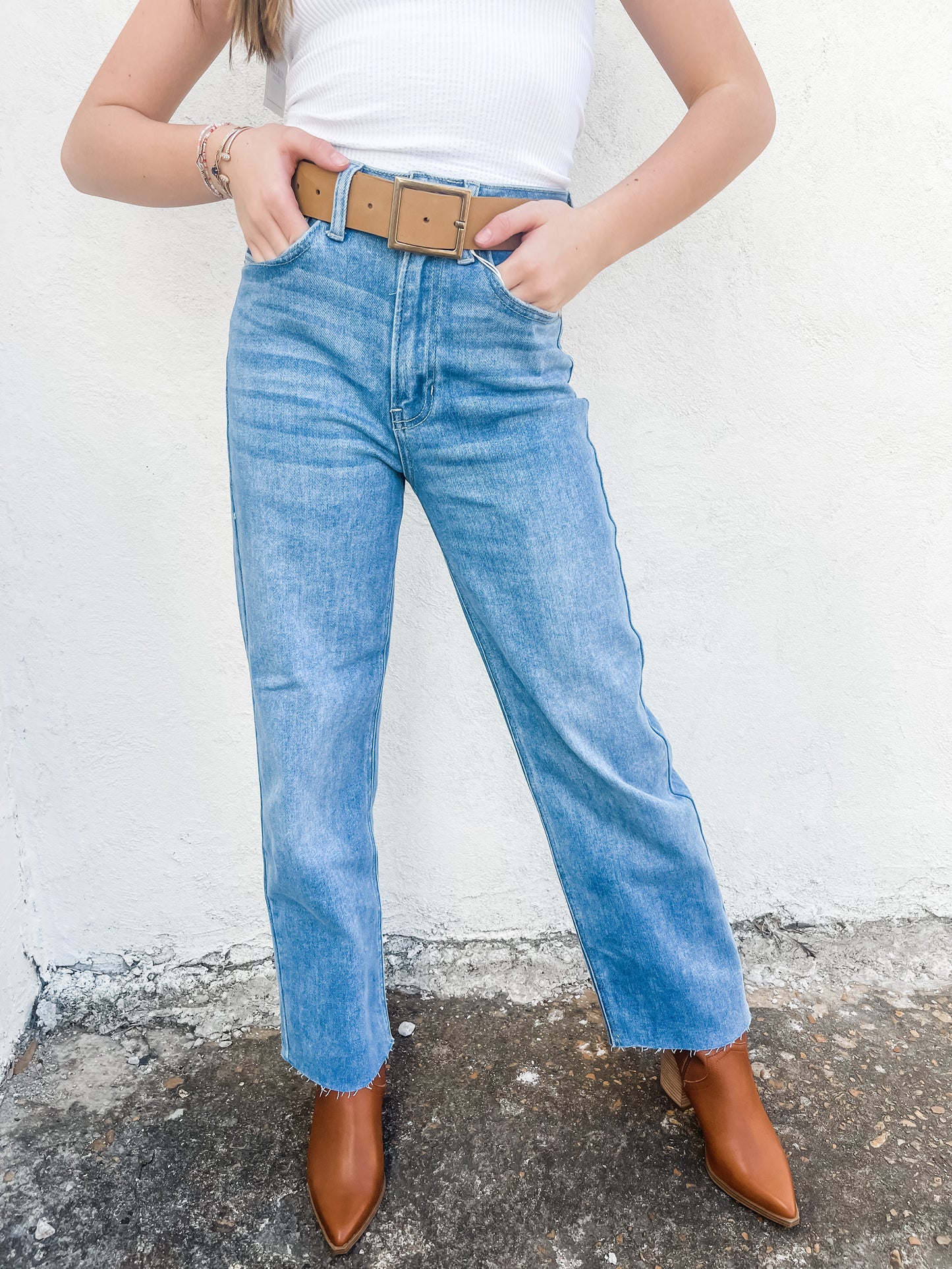 Cut-Off Straight Jeans